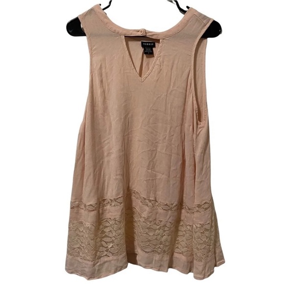 Torrid Lace Insert Gauze Cutout Neck Tank Top Size 0 Large - Picture 2 of 5